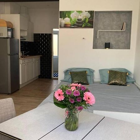 Magnifique Studio Au 2Eme Etage, A Proximite De La Gare Du Midi! Bryssel Exteriör bild