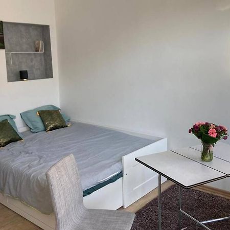 Magnifique Studio Au 2Eme Etage, A Proximite De La Gare Du Midi! Bryssel Exteriör bild