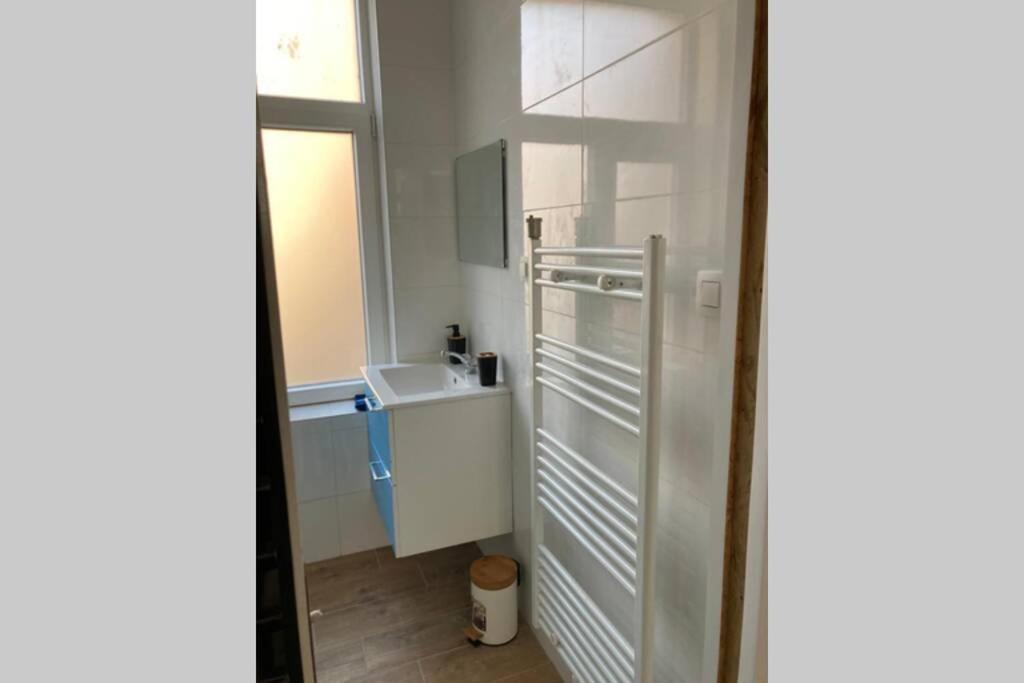 Magnifique Studio Au 2Eme Etage, A Proximite De La Gare Du Midi! Bryssel Exteriör bild